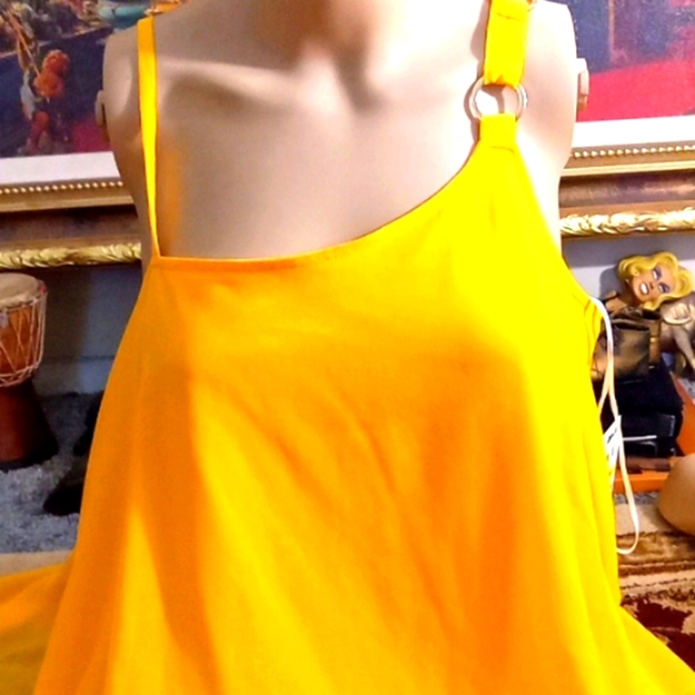 Gorgeous sunflower colored cascading sleeveless tank style blouse size Medium